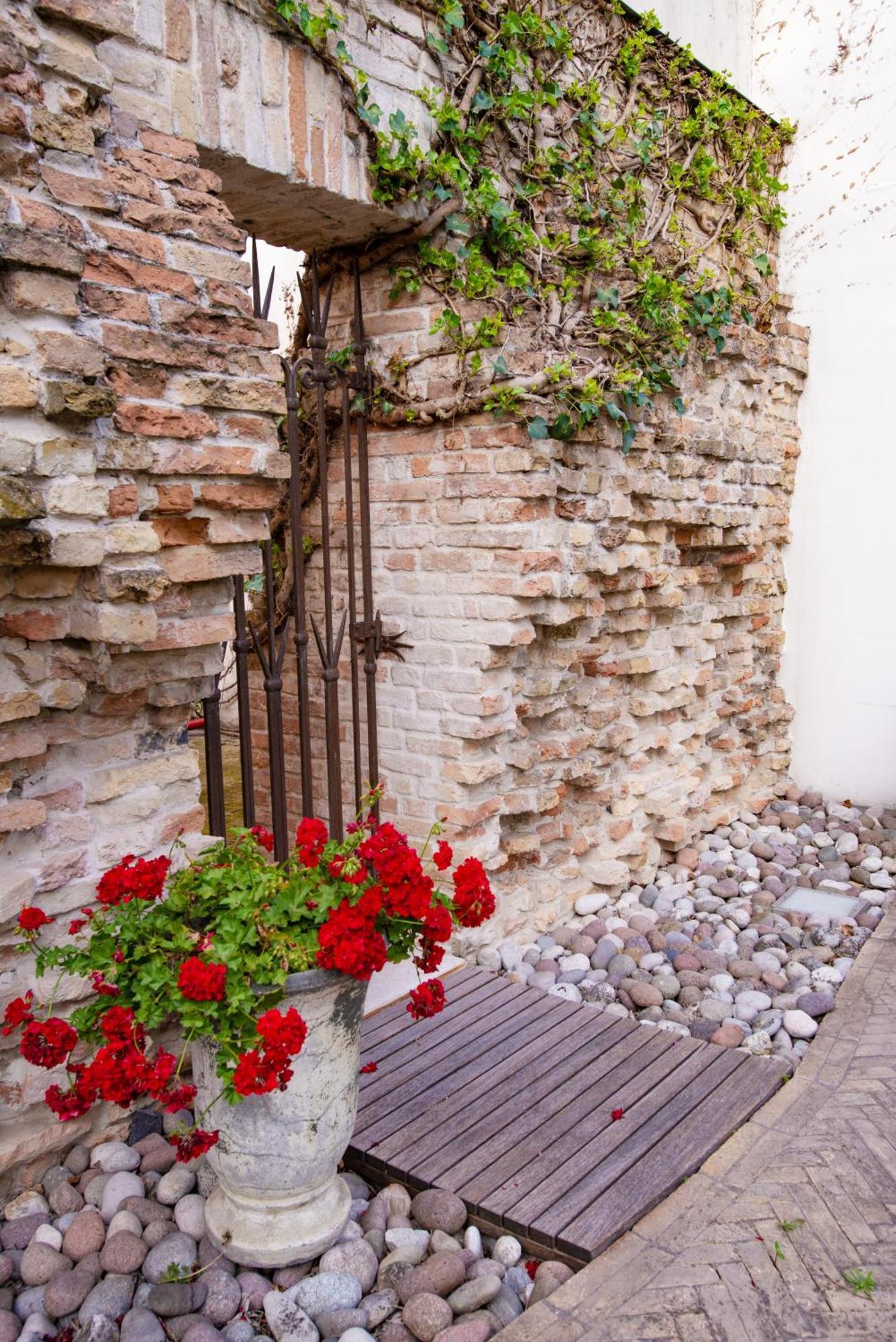Au Petit Jardin Homestay *