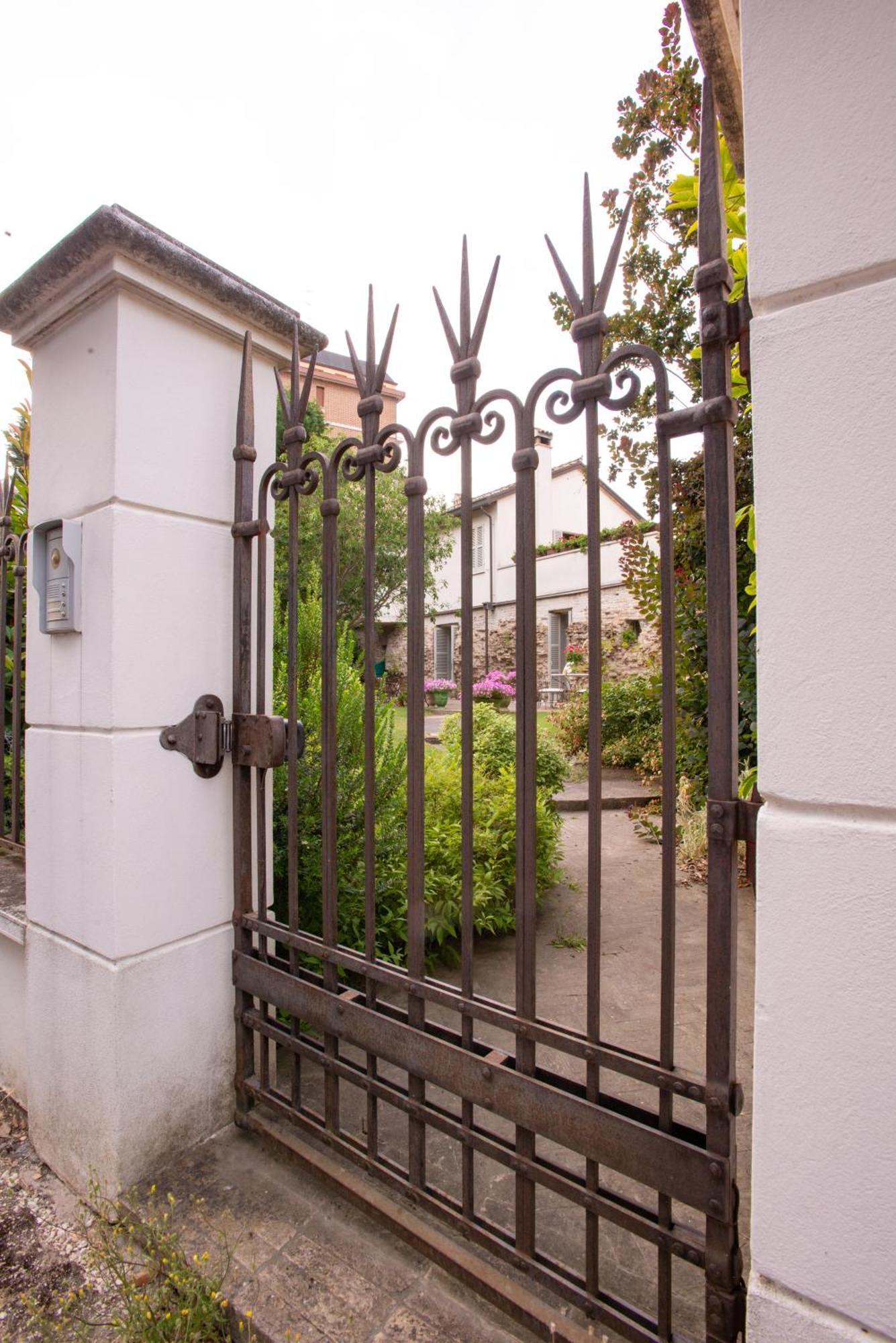 Au Petit Jardin Homestay *